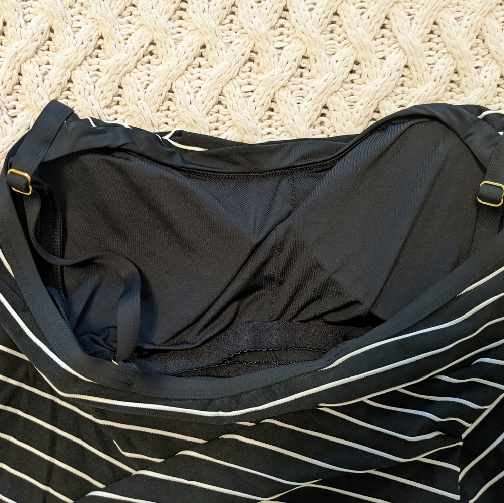 NWOT La Vie En Rose Swim top - Picture 5 of 6